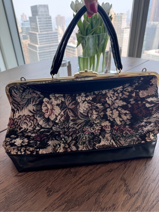 Vintage Handbags - U.K. Vintage Tapestry Doctor Bag